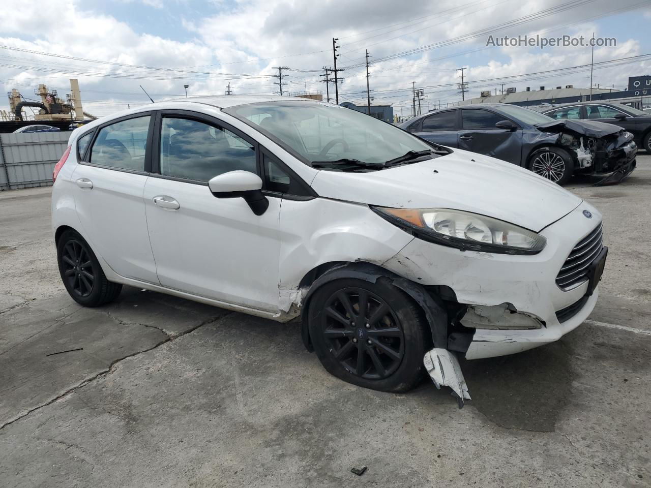 2015 Ford Fiesta S Белый vin: 3FADP4TJ3FM195791