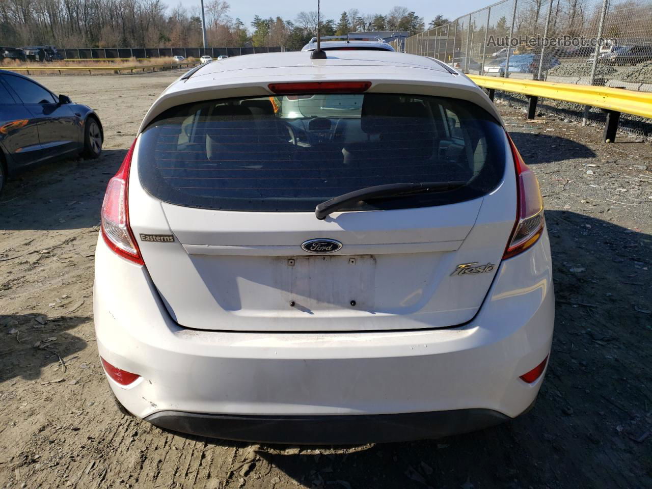 2015 Ford Fiesta S White vin: 3FADP4TJ6FM222112