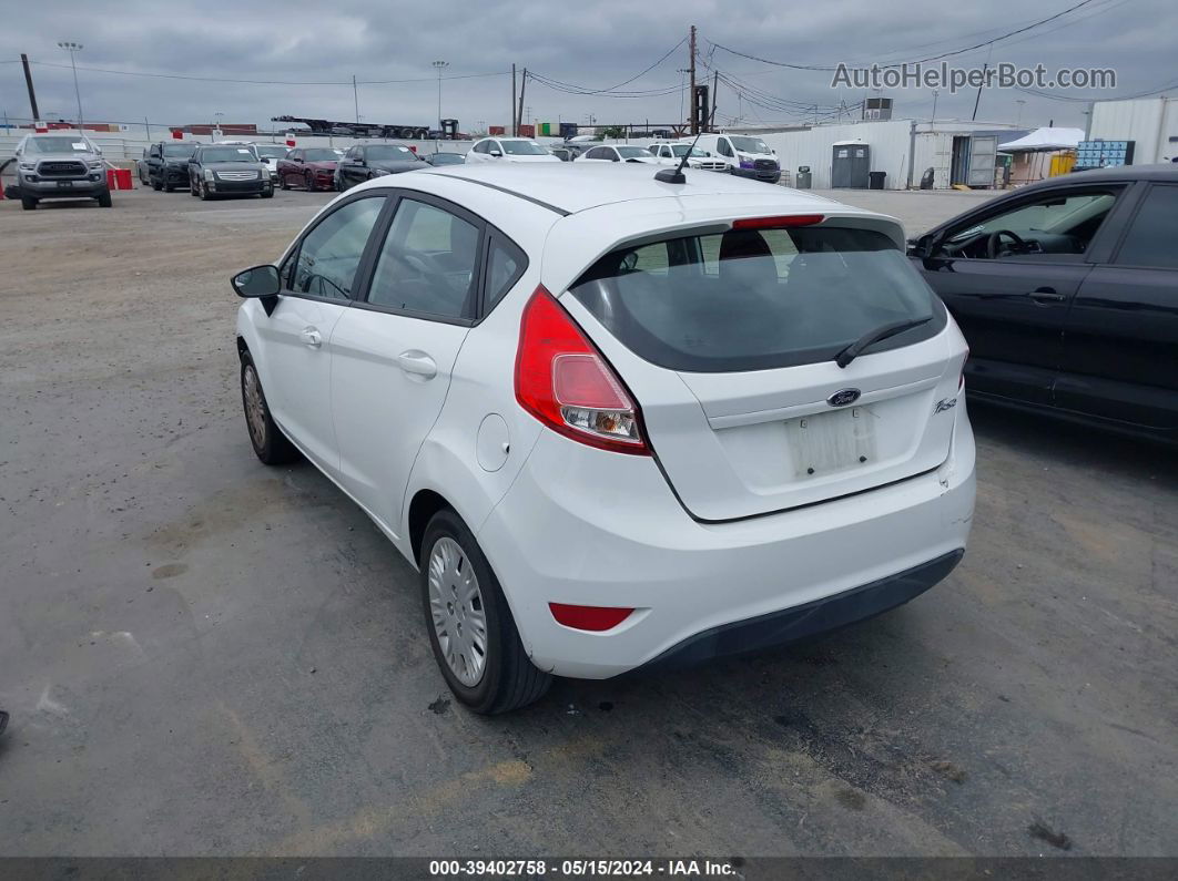 2017 Ford Fiesta S Белый vin: 3FADP4TJ6HM137810