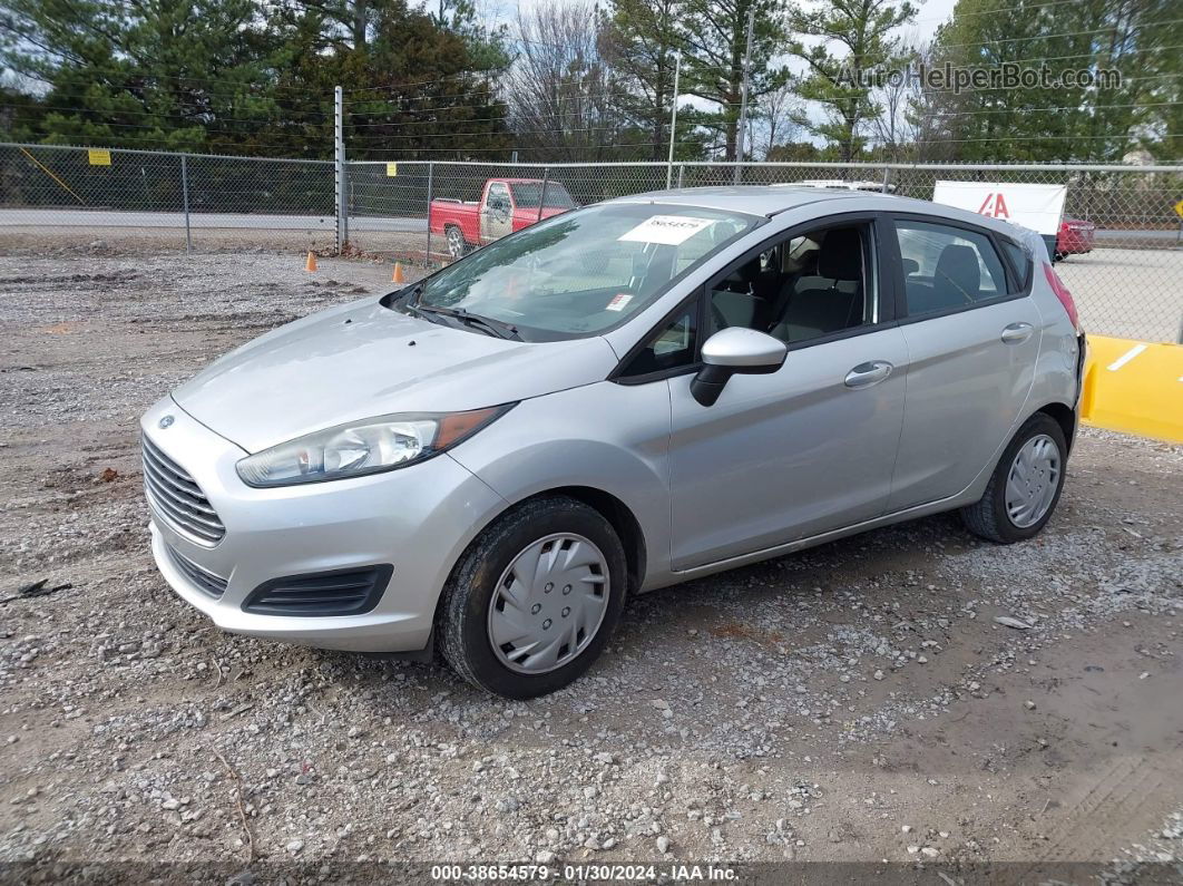 2016 Ford Fiesta S Серебряный vin: 3FADP4TJ7GM136342