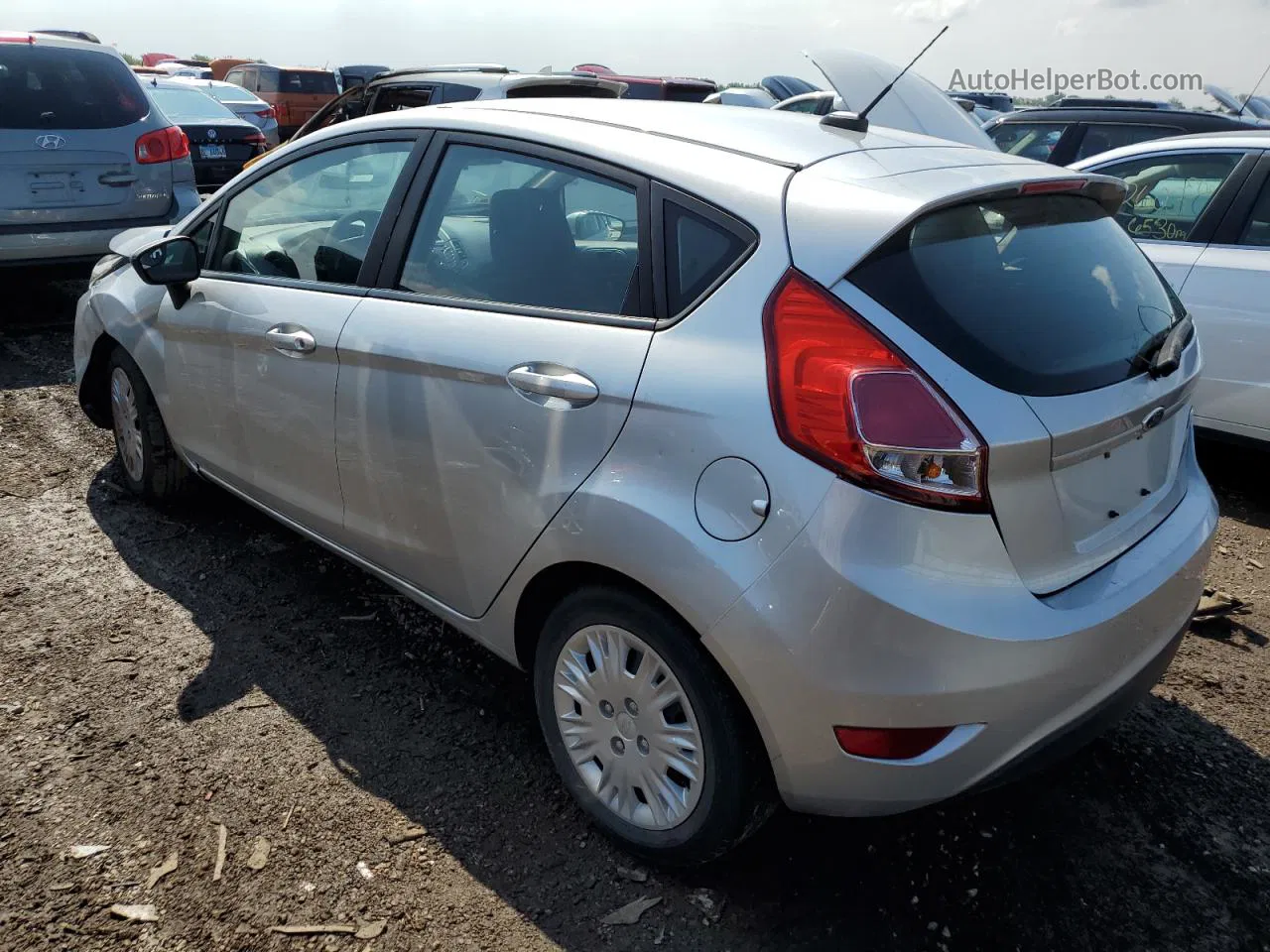 2015 Ford Fiesta S Серебряный vin: 3FADP4TJ9FM181944