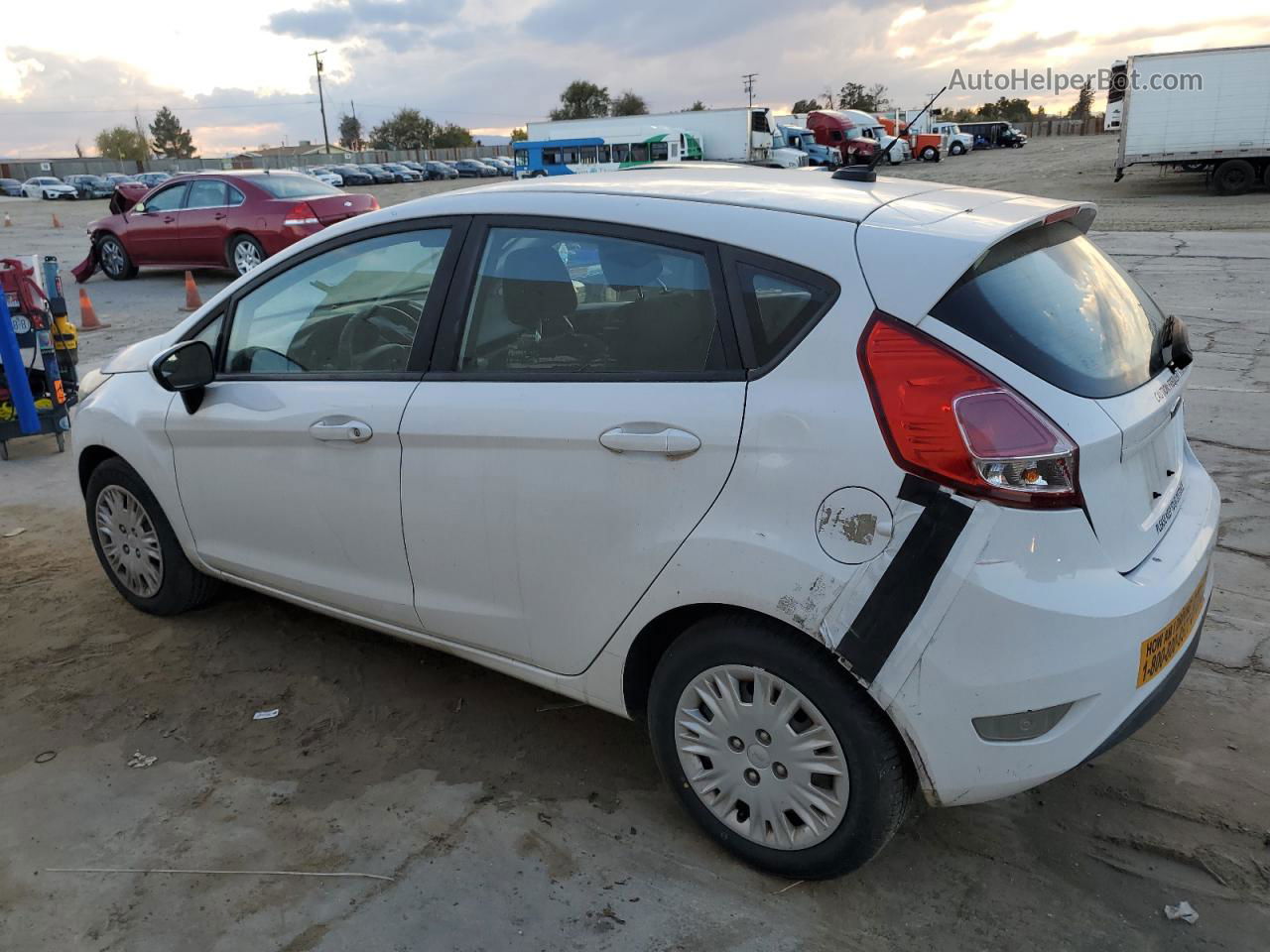 2017 Ford Fiesta S Белый vin: 3FADP4TJXHM122615