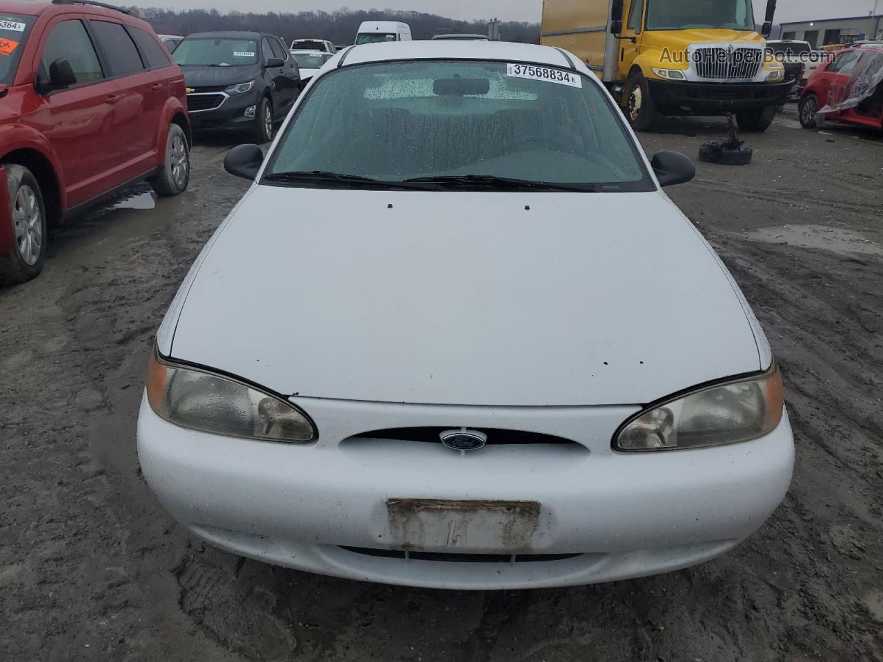 2001 Ford Escort  White vin: 3FAFP13P71R220506