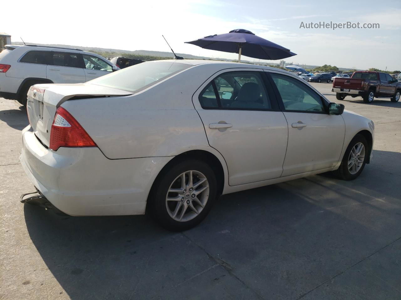 2012 Ford Fusion S White vin: 3FAHP0GA4CR156369