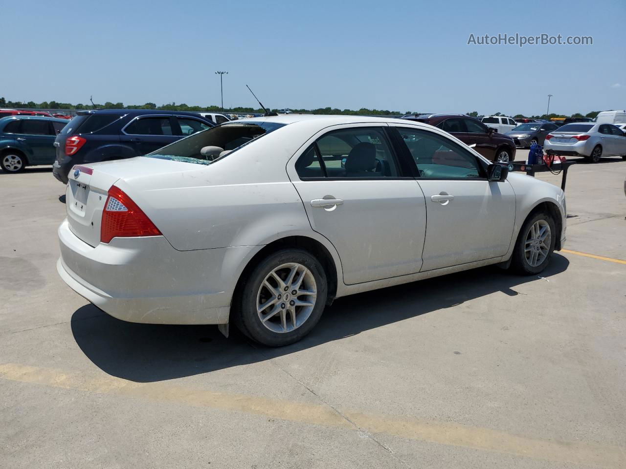 2010 Ford Fusion S Белый vin: 3FAHP0GA5AR255991