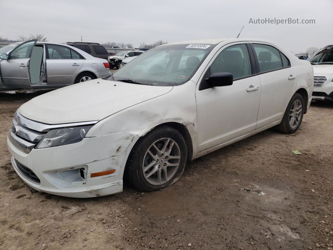 2012 Ford Fusion S White vin: 3FAHP0GAXCR312107