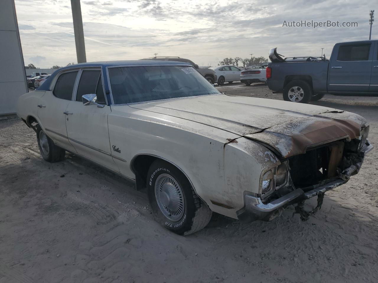 1972 Oldsmobile Cutlass Cream vin: 3G69H2R106352