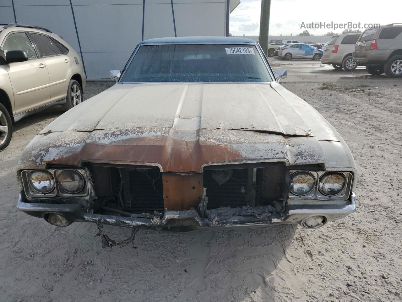 1972 Oldsmobile Cutlass Cream vin: 3G69H2R106352