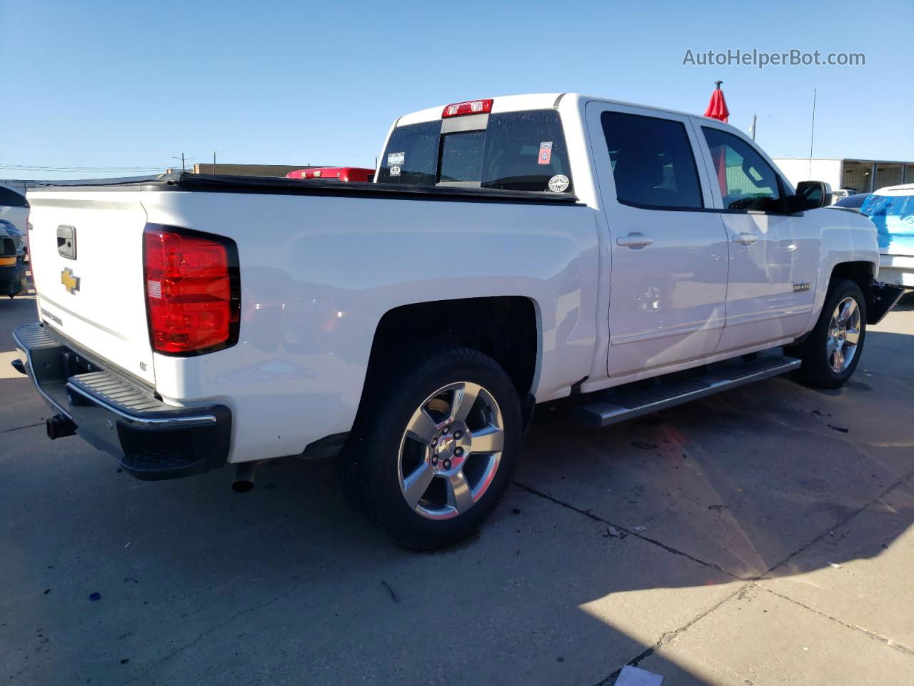 2018 Chevrolet Silverado C1500 Lt White vin: 3GCPCREC7JG280445