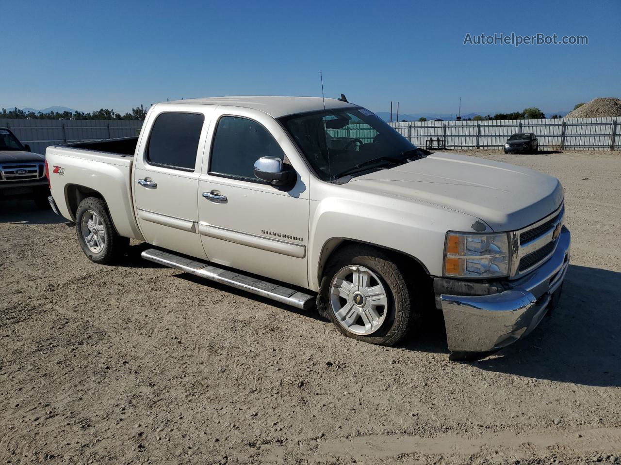 2013 Chevrolet Silverado K1500 Lt White vin: 3GCPKSE71DG154938