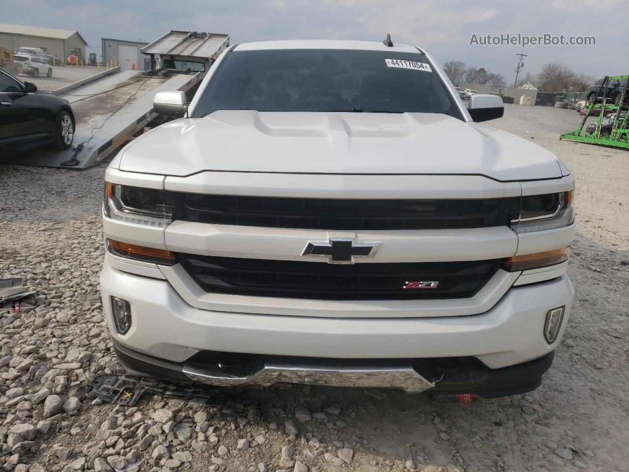 2018 Chevrolet Silverado K1500 Lt Белый vin: 3GCUKREC3JG423817