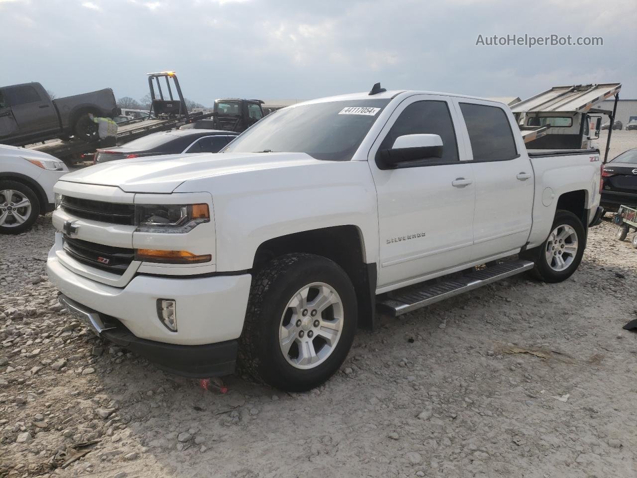 2018 Chevrolet Silverado K1500 Lt White vin: 3GCUKREC3JG423817