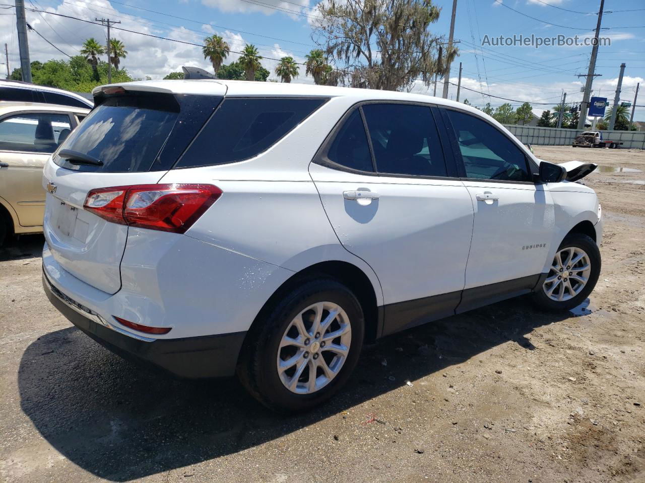 2018 Chevrolet Equinox Ls White vin: 3GNAXHEV5JL113246