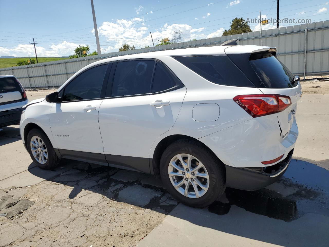 2018 Chevrolet Equinox Ls White vin: 3GNAXREV7JL359303