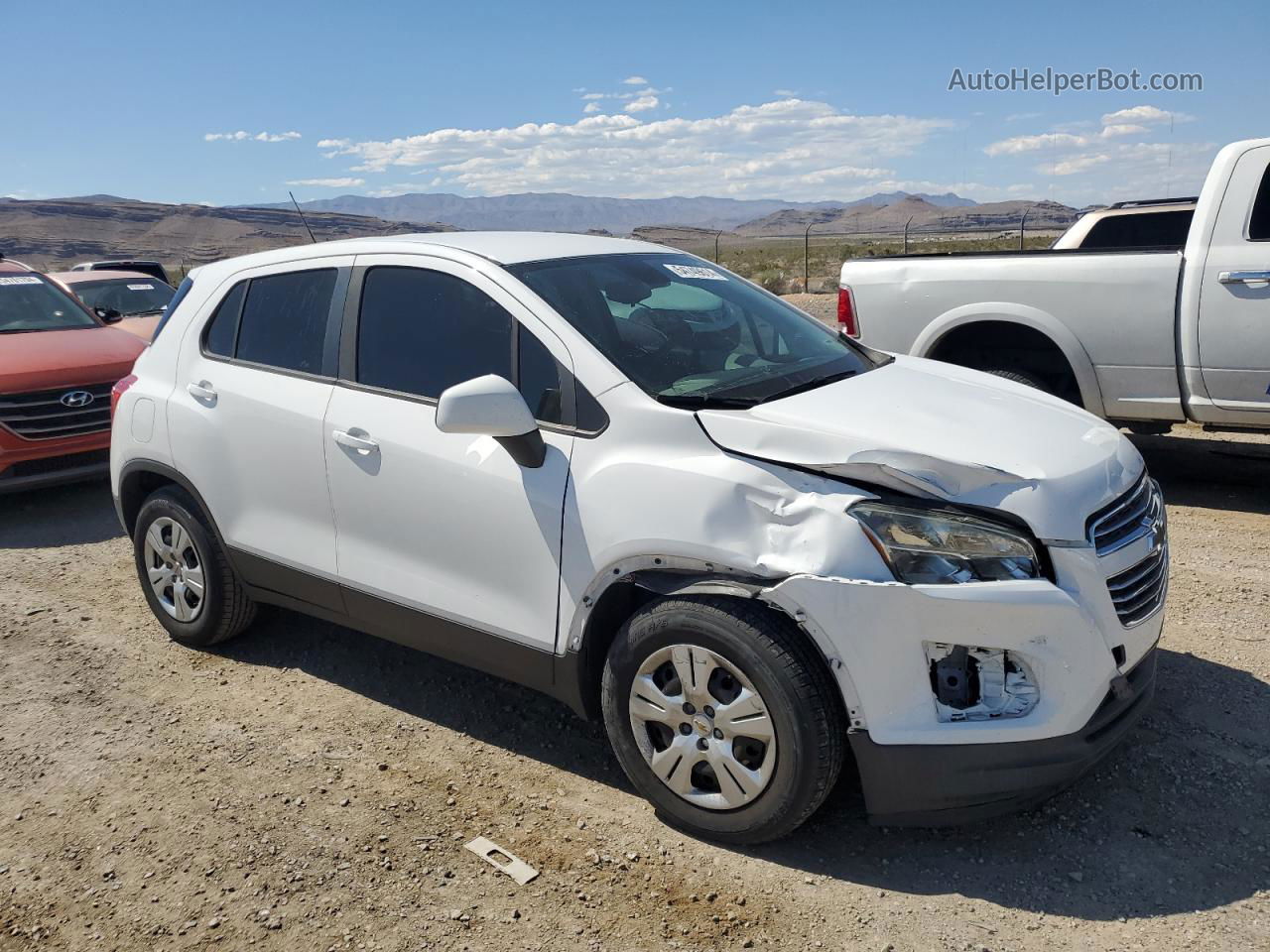 2016 Chevrolet Trax Ls White vin: 3GNCJKSB1GL269536