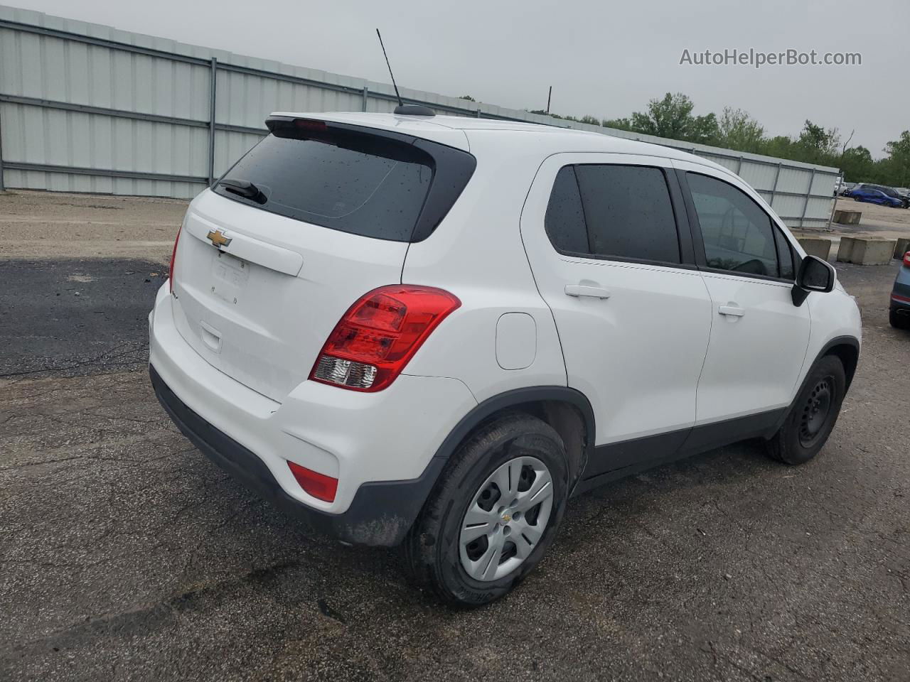 2019 Chevrolet Trax Ls White vin: 3GNCJKSB1KL137983