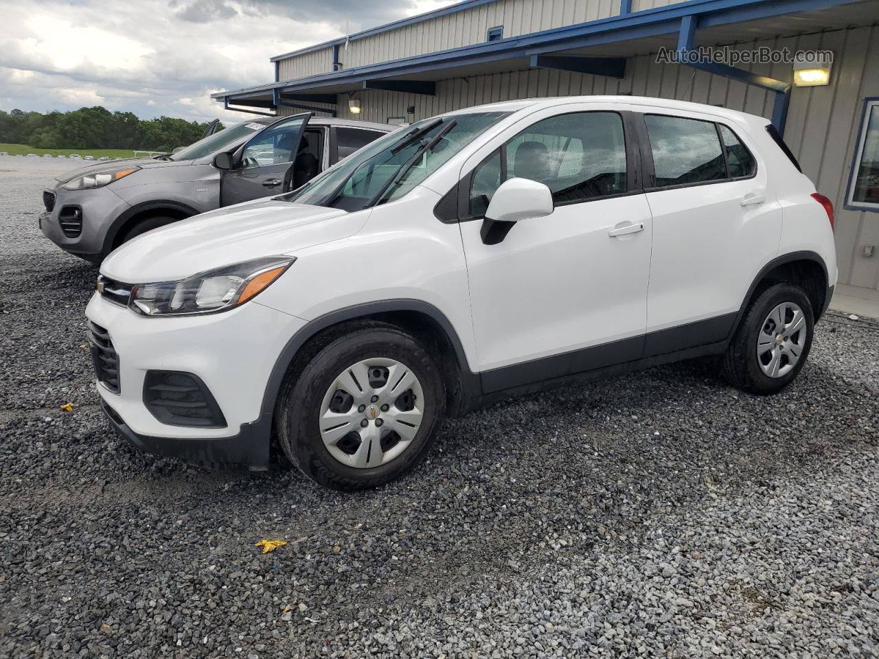 2019 Chevrolet Trax Ls White vin: 3GNCJKSB3KL161735