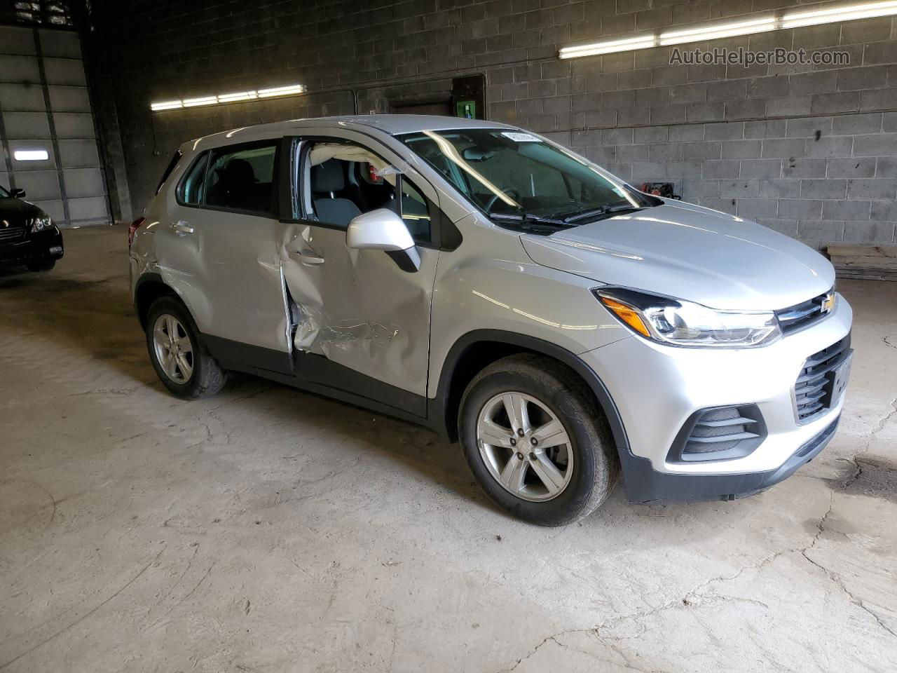 2019 Chevrolet Trax Ls Silver vin: 3GNCJKSB7KL366393