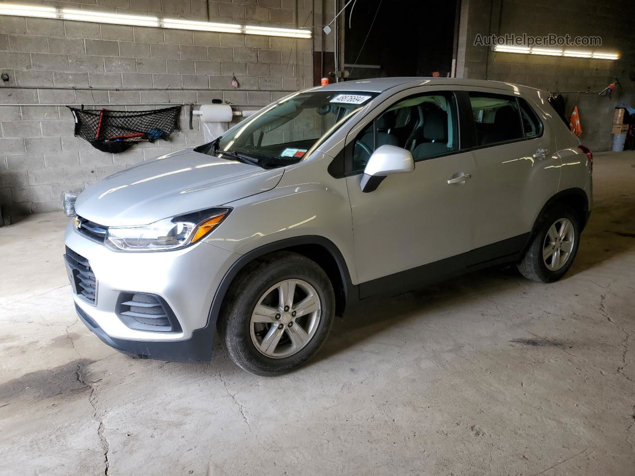 2019 Chevrolet Trax Ls Silver vin: 3GNCJKSB7KL366393