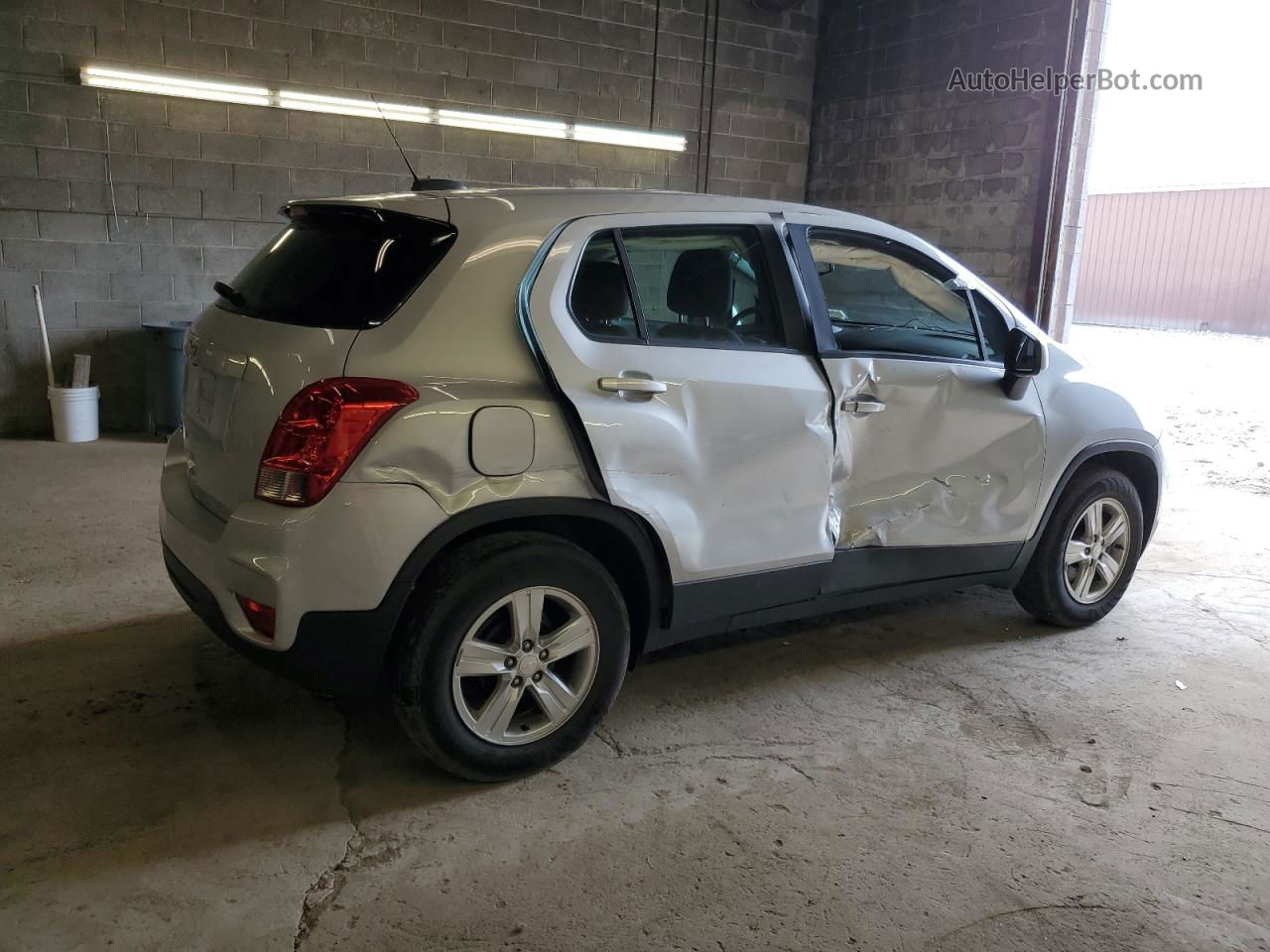 2019 Chevrolet Trax Ls Silver vin: 3GNCJKSB7KL366393