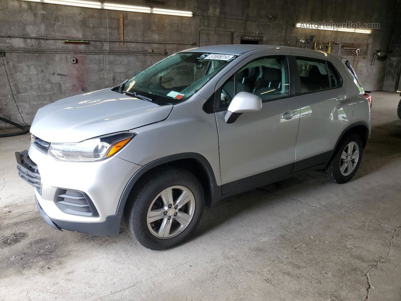 2019 Chevrolet Trax Ls Silver vin: 3GNCJNSB1KL356685