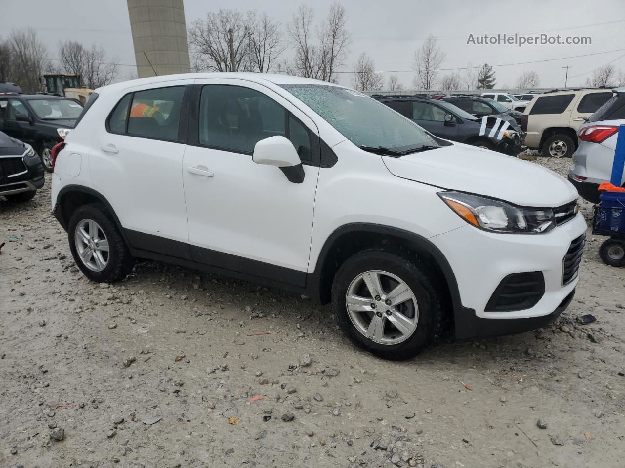 2019 Chevrolet Trax Ls White vin: 3GNCJNSBXKL368639