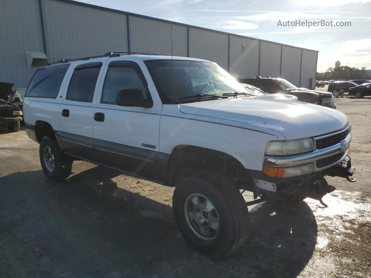 2000 Chevrolet Suburban C1500 White vin: 3GNEC16T0YG181555