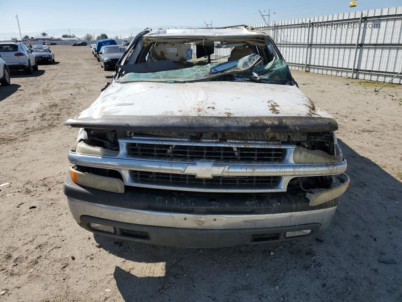 2000 Chevrolet Suburban C1500 White vin: 3GNEC16T7YG217354