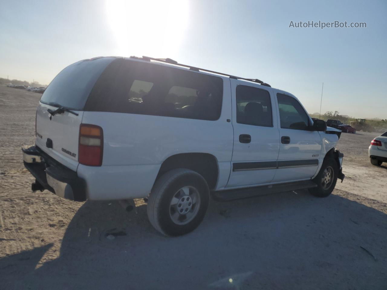 2000 Chevrolet Suburban C1500 White vin: 3GNEC16T7YG222246