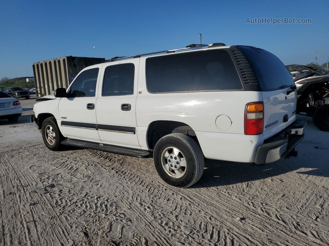 2000 Chevrolet Suburban C1500 White vin: 3GNEC16T7YG222246