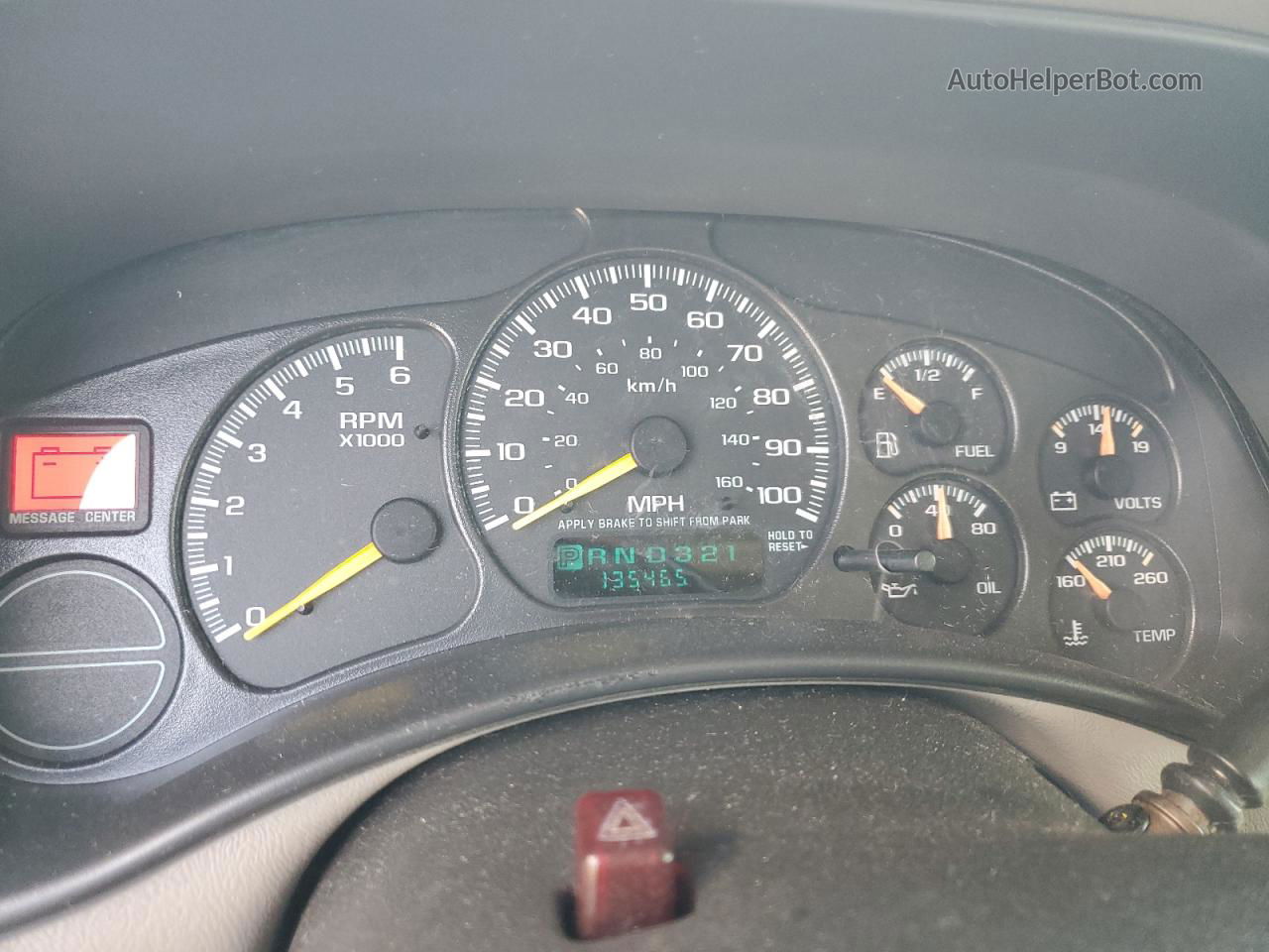 2000 Chevrolet Suburban C1500 Белый vin: 3GNEC16T7YG222246