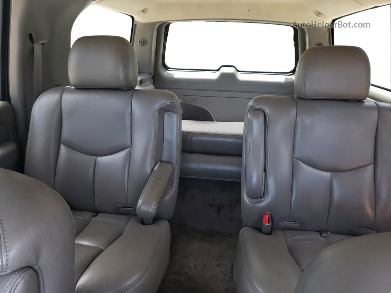 2005 Chevrolet Suburban C1500 Черный vin: 3GNEC16Z15G223635