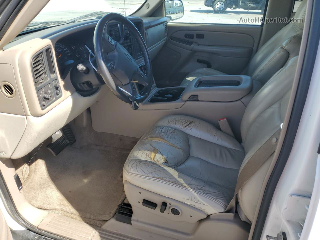 2005 Chevrolet Suburban C1500 White vin: 3GNEC16Z25G195442