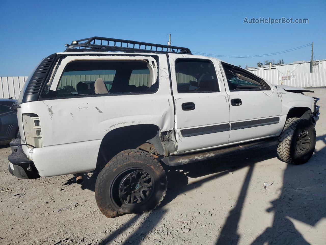 2005 Chevrolet Suburban C1500 White vin: 3GNEC16Z45G179887