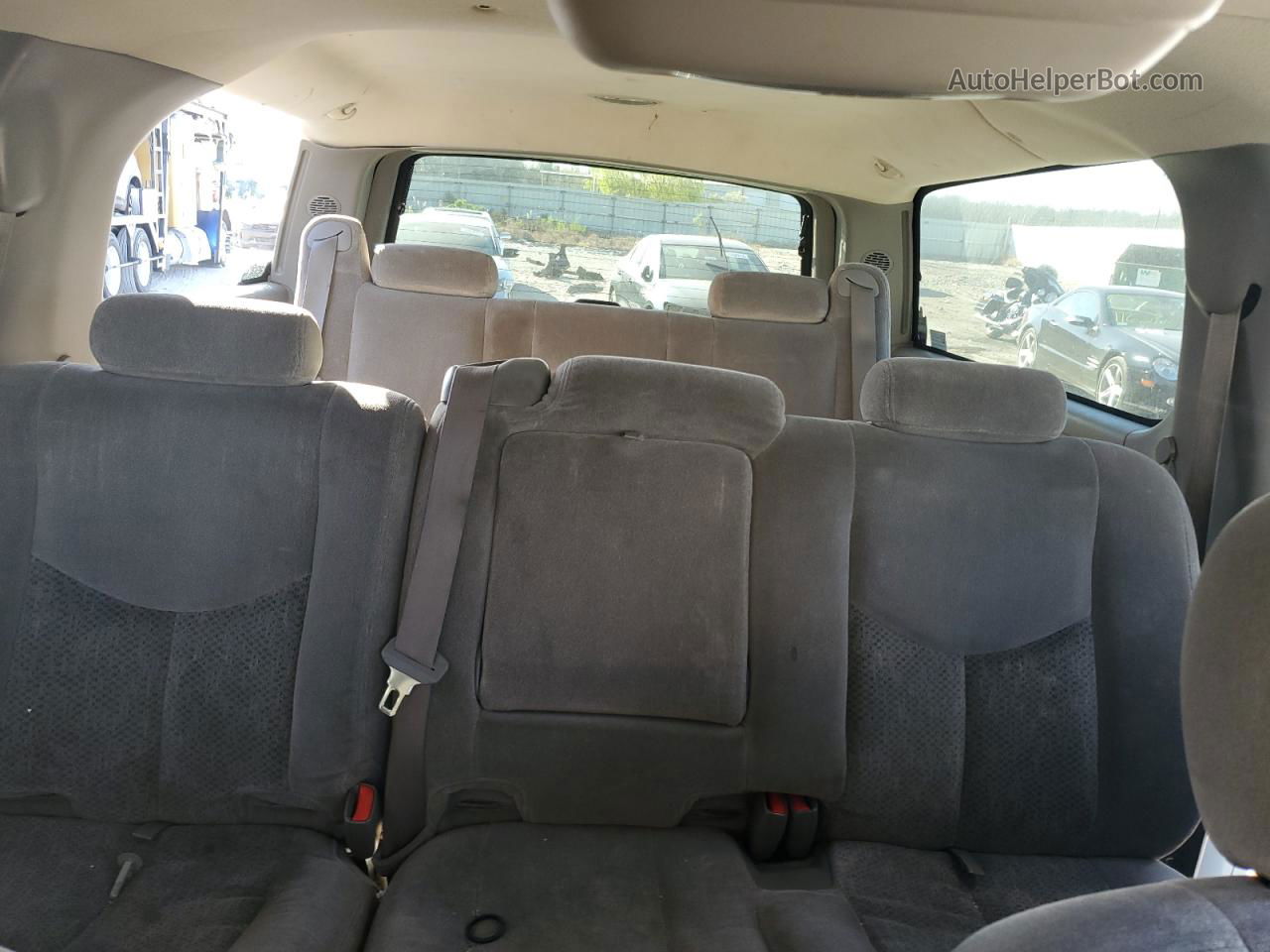 2005 Chevrolet Suburban C1500 White vin: 3GNEC16Z45G179887