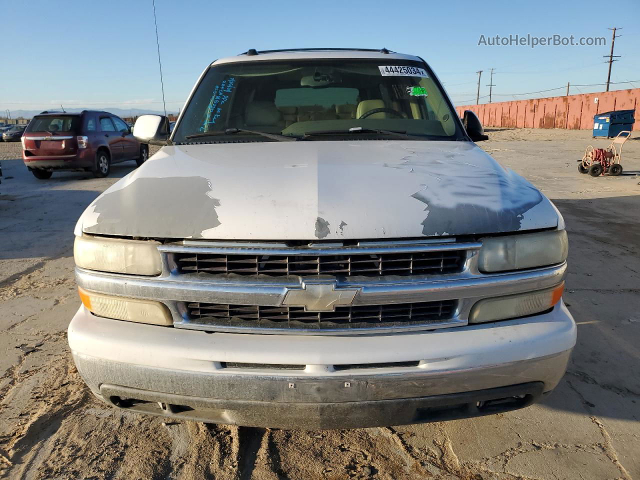 2005 Chevrolet Suburban C1500 White vin: 3GNEC16Z45G234614