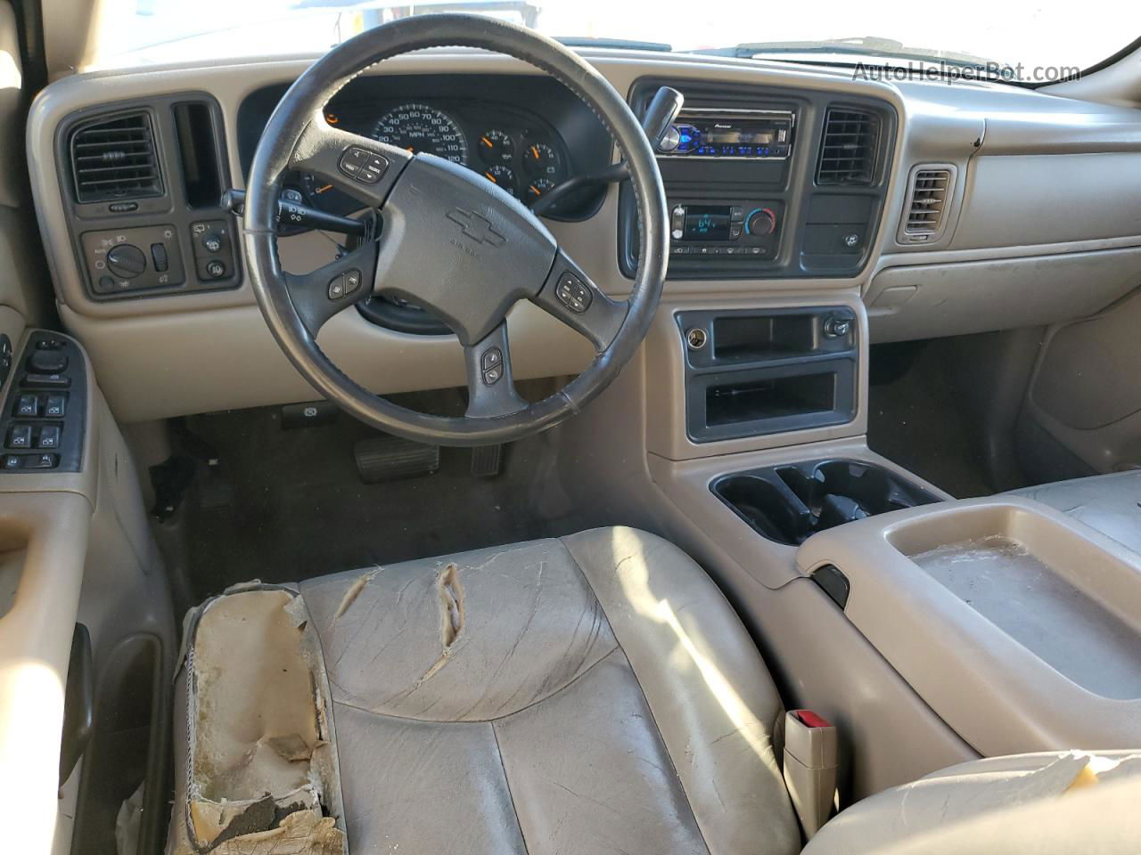 2005 Chevrolet Suburban C1500 White vin: 3GNEC16Z45G234614