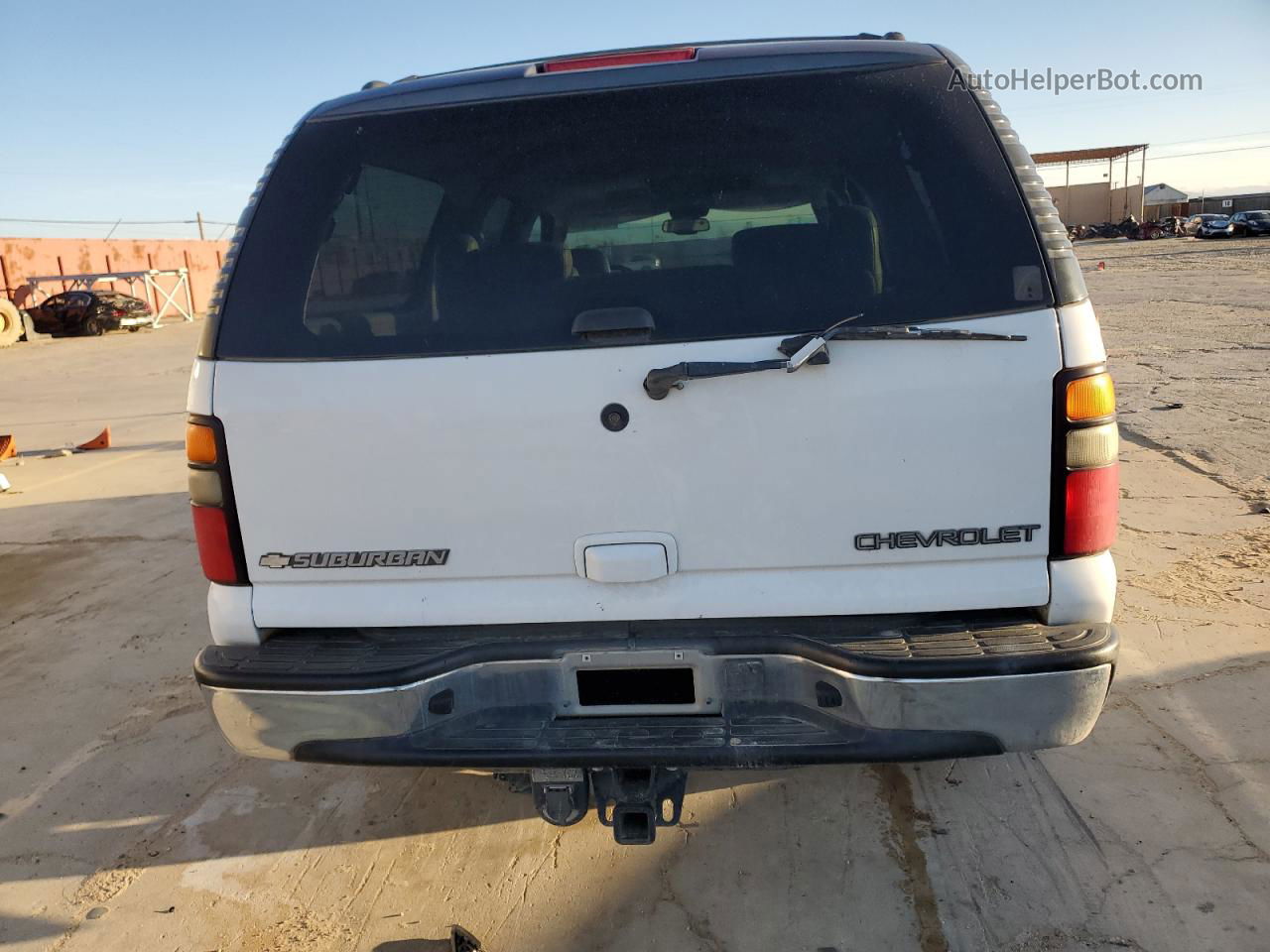 2005 Chevrolet Suburban C1500 White vin: 3GNEC16Z45G234614