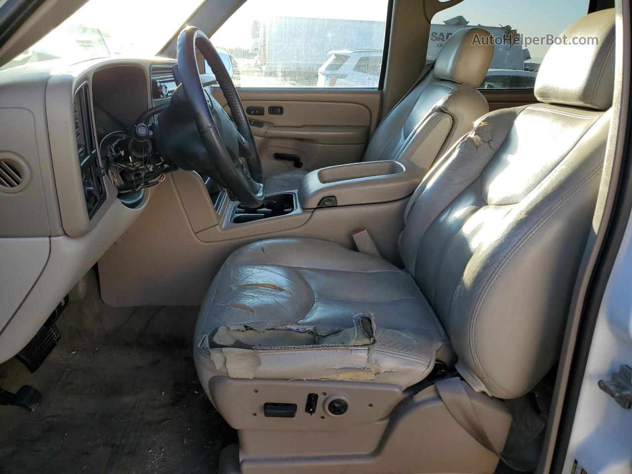 2005 Chevrolet Suburban C1500 White vin: 3GNEC16Z45G234614