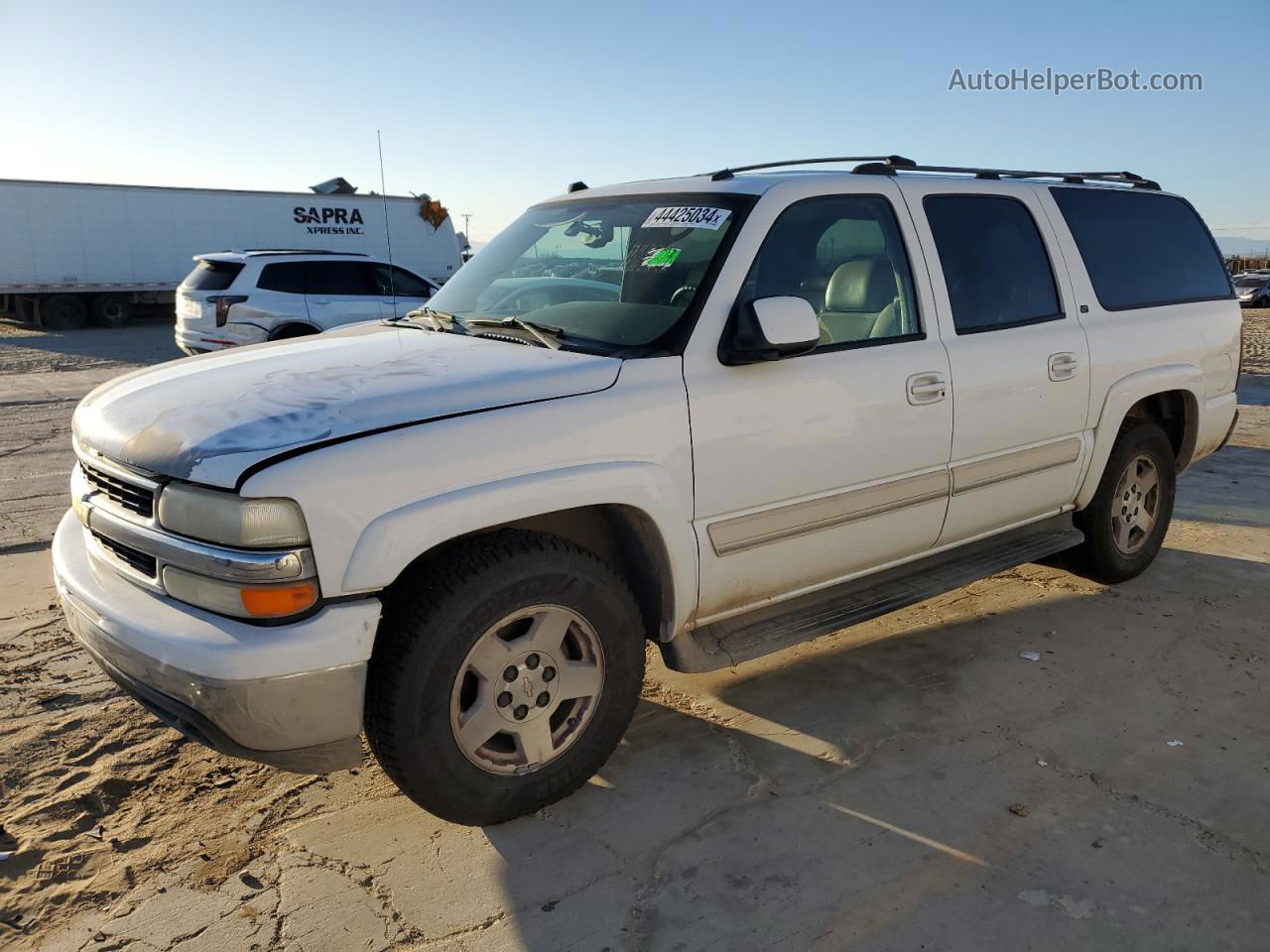 2005 Chevrolet Suburban C1500 White vin: 3GNEC16Z45G234614