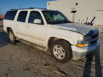 2005 Chevrolet Suburban C1500 White vin: 3GNEC16Z45G234614