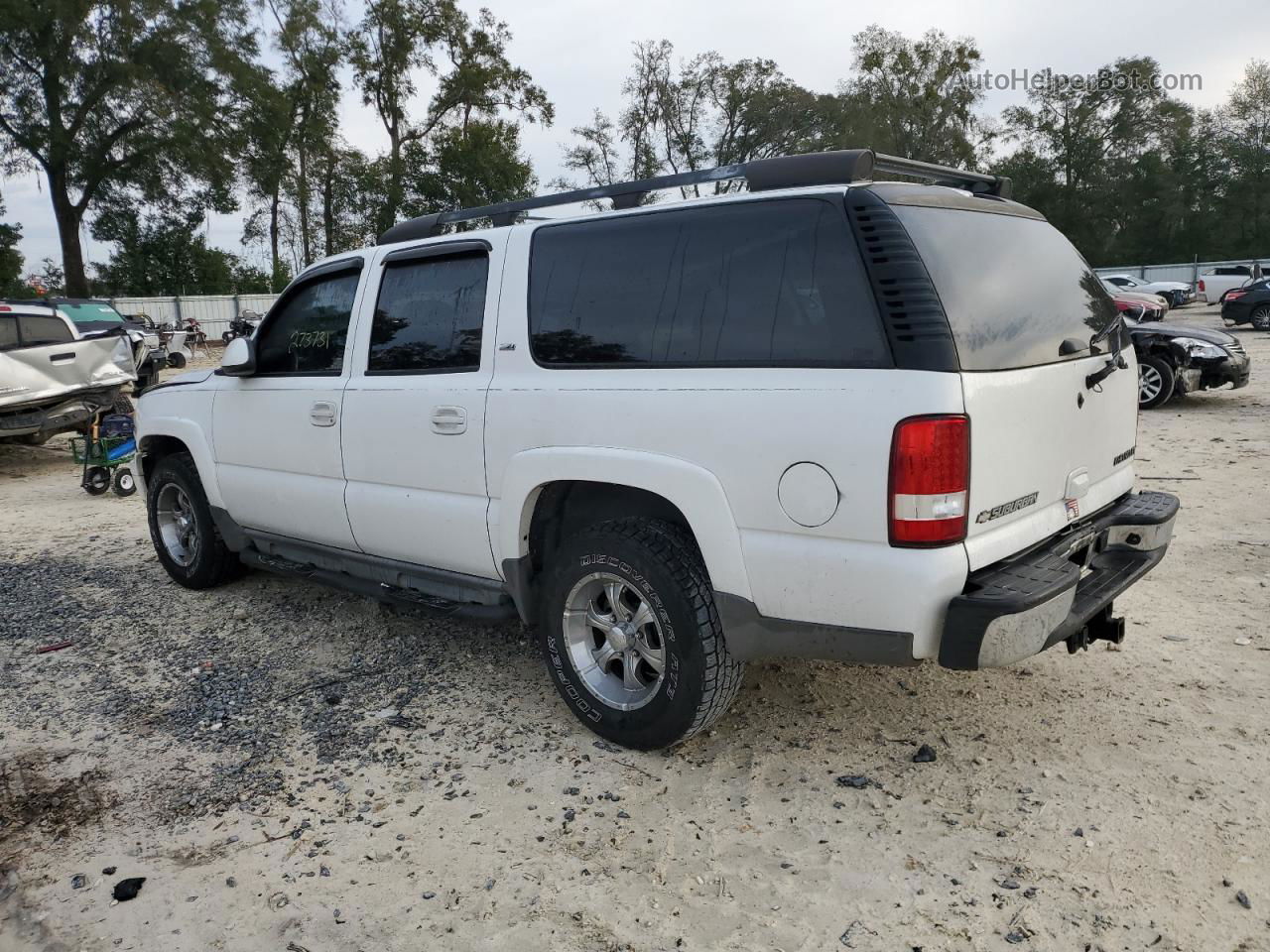 2005 Chevrolet Suburban C1500 White vin: 3GNEC16Z55G256105