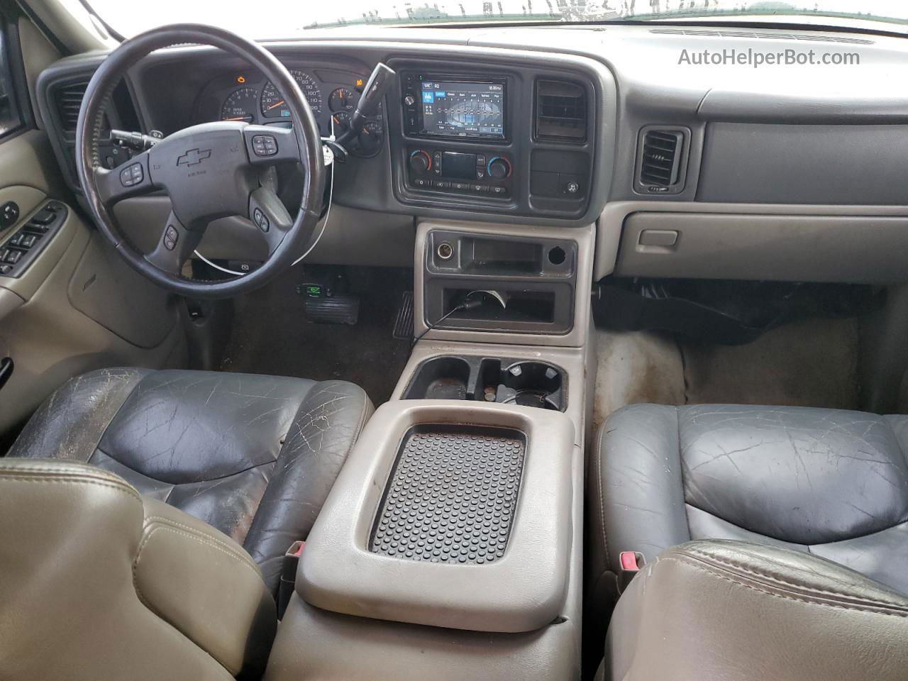 2005 Chevrolet Suburban C1500 White vin: 3GNEC16Z55G256105