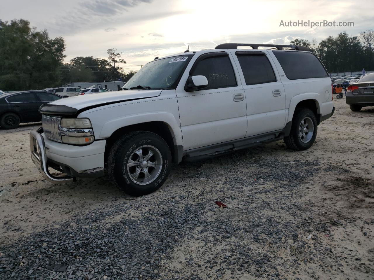 2005 Chevrolet Suburban C1500 White vin: 3GNEC16Z55G256105