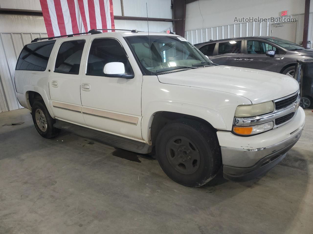 2005 Chevrolet Suburban C1500 White vin: 3GNEC16Z85G108322