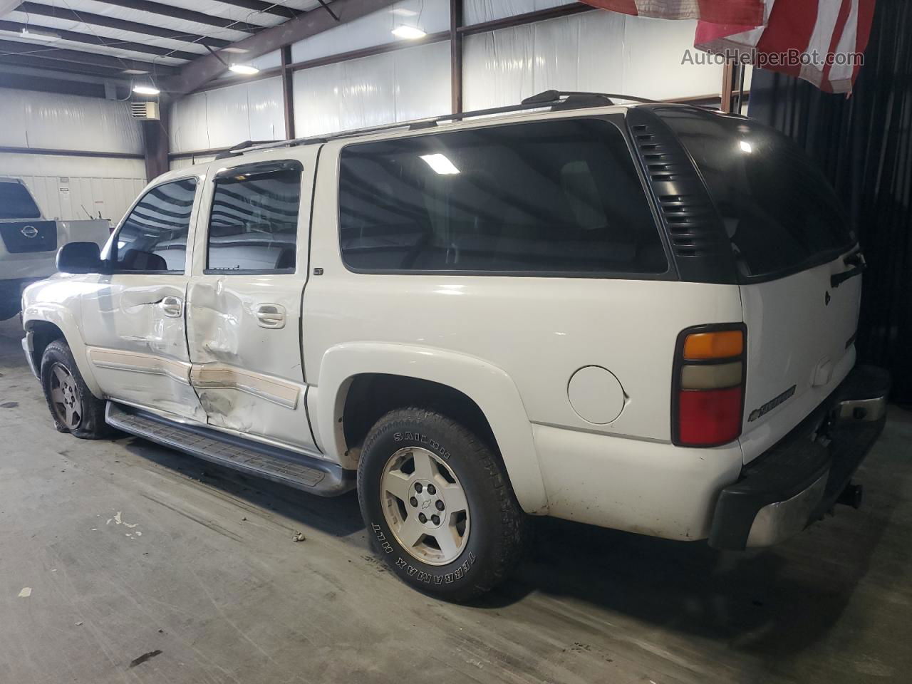 2005 Chevrolet Suburban C1500 White vin: 3GNEC16Z85G108322