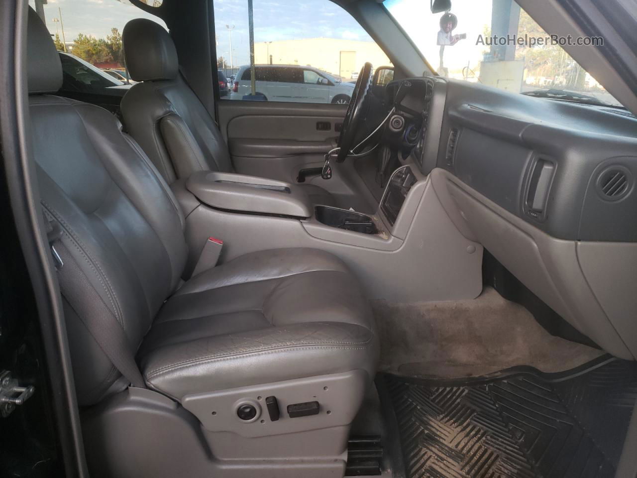 2005 Chevrolet Suburban C1500 Черный vin: 3GNEC16Z85G203768