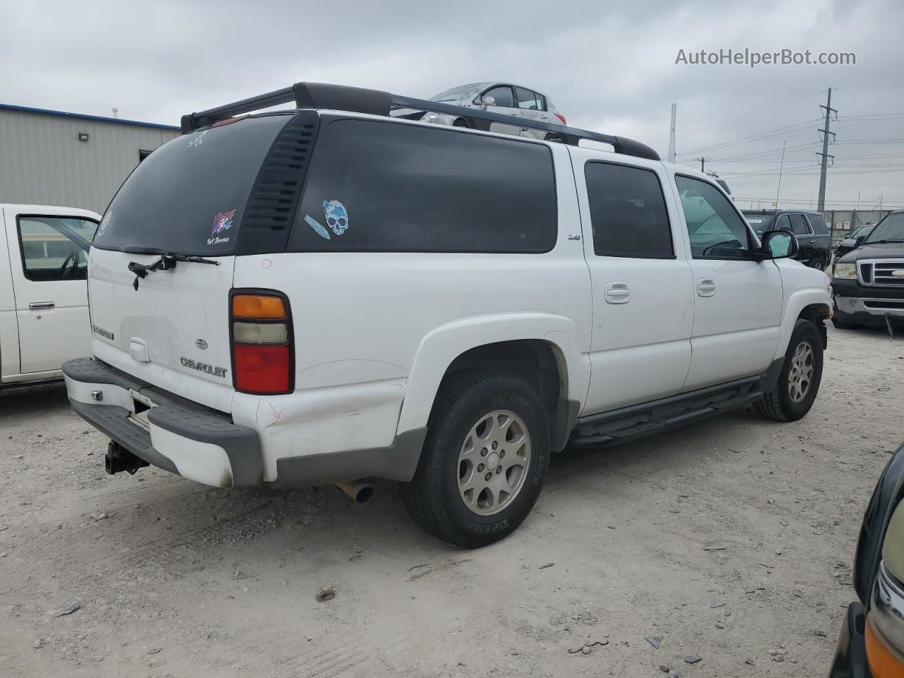 2005 Chevrolet Suburban C1500 White vin: 3GNEC16Z95G193560