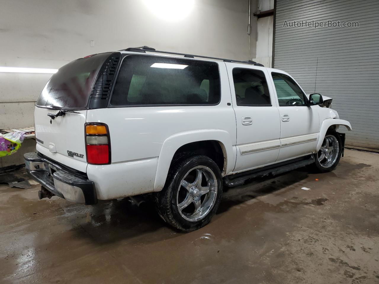 2005 Chevrolet Suburban K1500 White vin: 3GNFK16Z05G131102