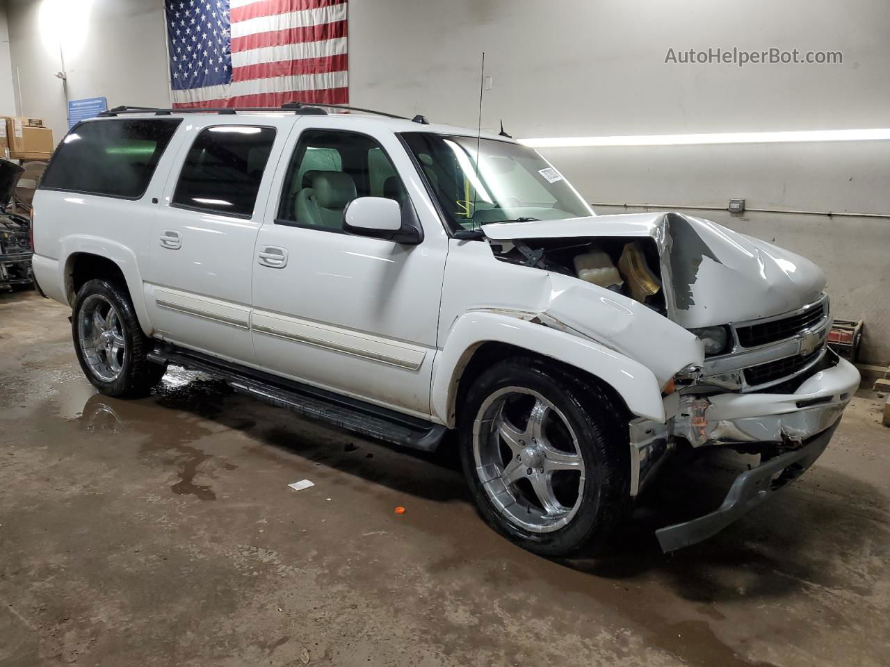 2005 Chevrolet Suburban K1500 White vin: 3GNFK16Z05G131102